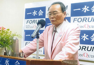 一水会で講演する井脇さん。2/14（水）